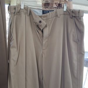 Izod classic khaki size 44x34, like new